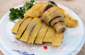 Delicious and Fresh Zhanjiang White-Cut Chicken