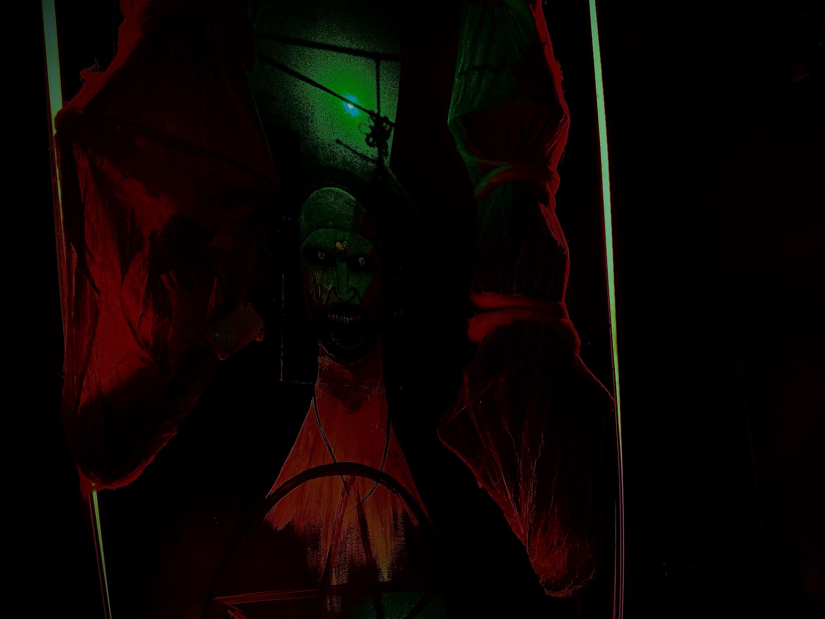 「惊悚物语沉浸超级剧场(大宁国际店)」
玩的鬼修女主题,机械解密无