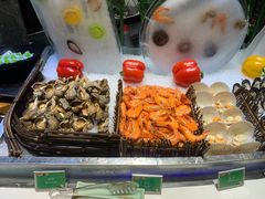 -亚洲国际大酒店·云顶阁旋转自助餐厅