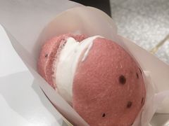 草莓雪宝宝-奈雪的茶(新天地广场PRO店)