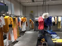 -URBAN REVIVO(欢乐海岸购物中心店)