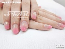 草莓奶糖-STAR美甲店