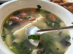 网红米筛爬-芦茨金富饭庄·25年老字号·专做稻草鸡