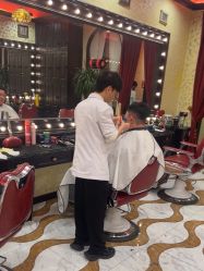 -东方先生国潮男士理发馆