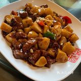 分量也很足，四个女生5个菜都没吃掉