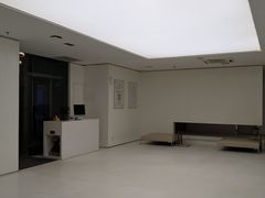 -卡罗酒店(东门晒布地铁站店)