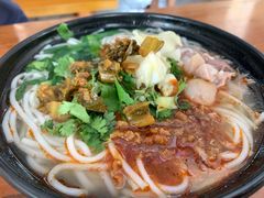 猪脚细米线-鸿浩扒猪脚米线