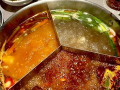 三拼锅底-伴山牛贵州黄牛肉火锅·苗疆非遗艺术餐厅(上海首店)