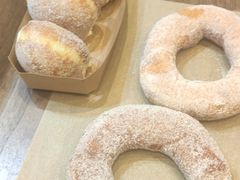 爆浆多拿滋-红跑车HPCBAKERY(汉商店)