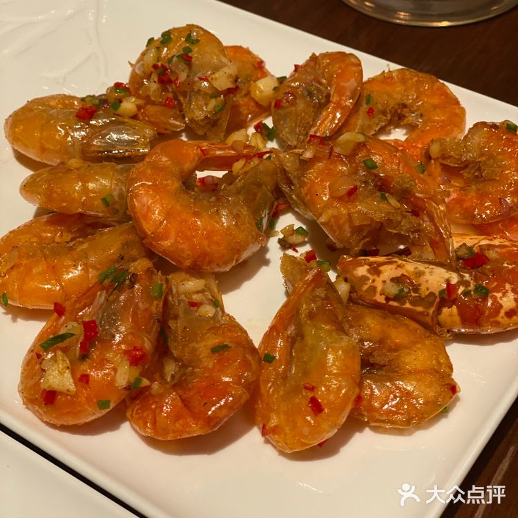 味道中规中矩，单点一个炒花蟹，两支酒，价格清新脱俗