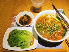 -呷佬·长沙手工米粉(金沙江路店)