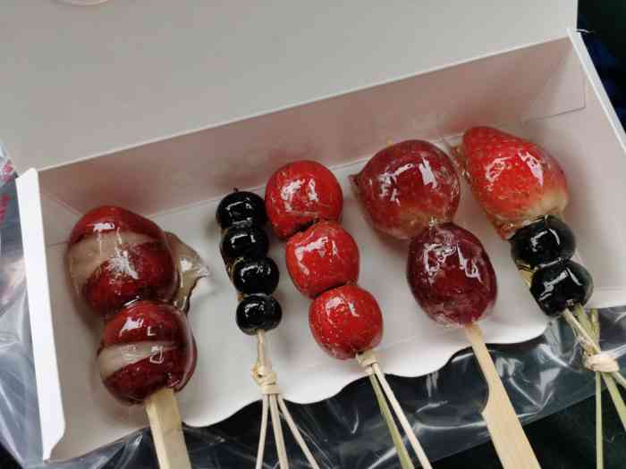 经常买的一家店,最近小串的糖葫芦火了之后,这家店迅速更新了产品.