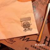 世豪二期里面洽个午饭。来吃这家新开的餐酒吧