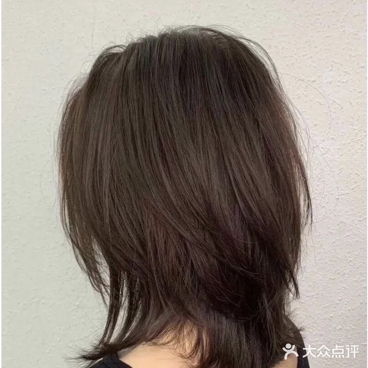 中长锁骨发，女生千万不能错过的减龄发型