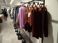 -URBAN REVIVO(高德置地广场·春广场店)