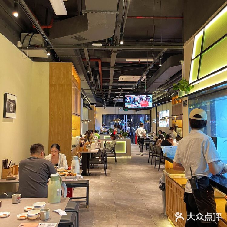 深圳跷脚牛肉领导者｜冯四孃开到国贸商圈啦！