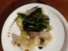 酸菜鱼里面的鱼片，榨菜&nbsp;，肉丸。-周鱼小馆石锅酸菜鱼(活力汇店)