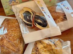 黑芝麻松子碱水-慢熟面包店bud bread(孩儿巷店)