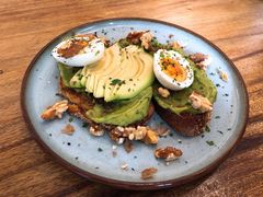 牛油果煮蛋吐司-RAC BAR(安福路店)