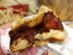 烧饼夹五花肉-老徐烧烤涮肚(交道口店)