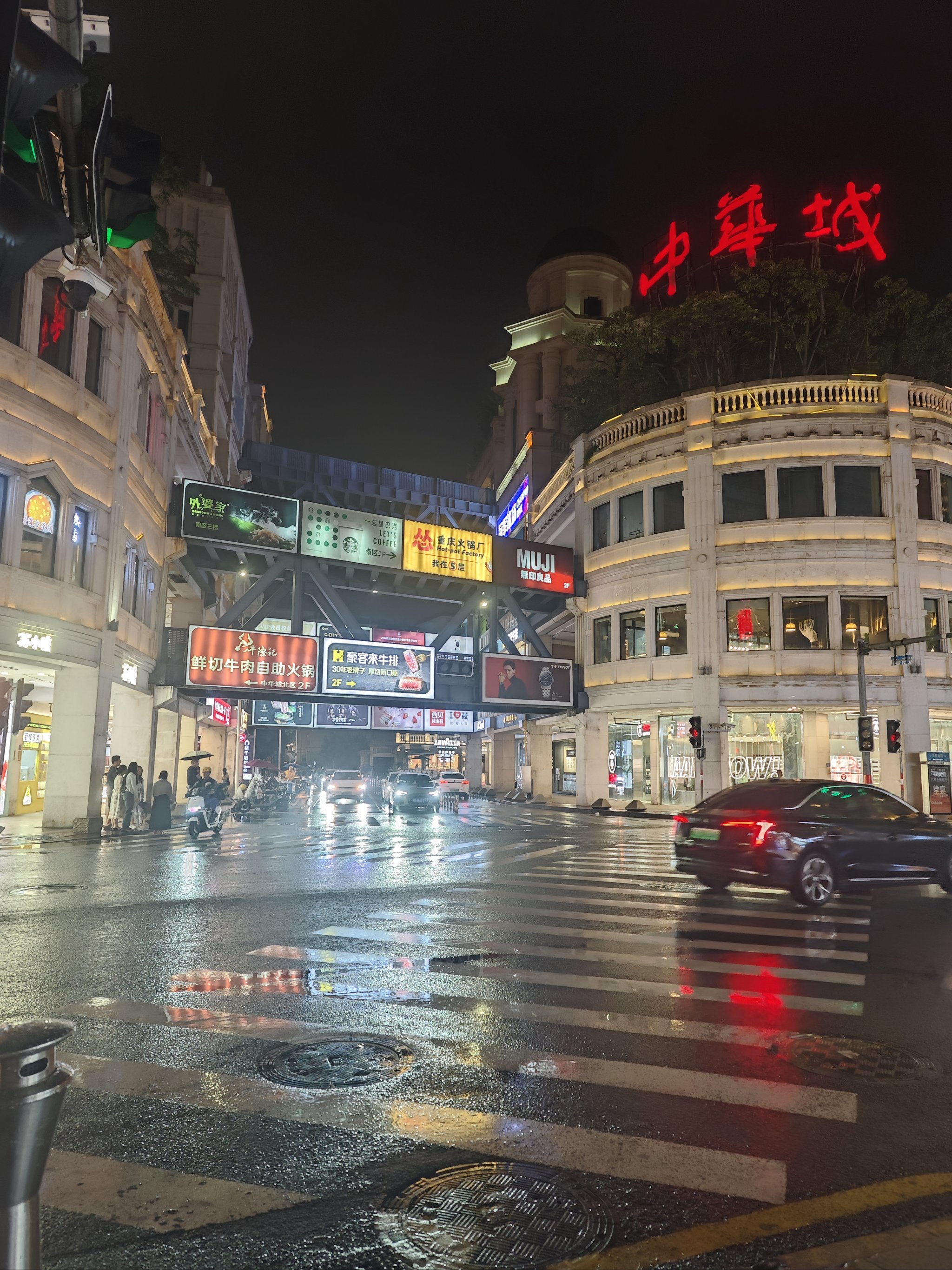 中华街的雨中幻影图片