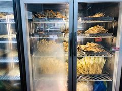 面包甜点陈列柜-雲记卢妈冷锅串串(中道街总店)