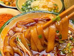 -拈签一笑黄牛肉辣卤串串