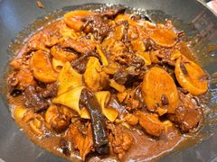 铁锅榛蘑小笨鸡-孙家外婆•长春地标美食新名片(红旗街万达店)