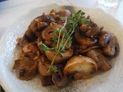 扒香草蒜茸蘑菇-拾挚扒房(招商花园城店)