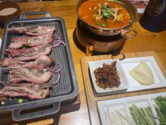 -娜仁图雅蒙古美食村(33小镇店)