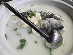 浓情浓汤鱼头-水边人家·鱼宴餐厅·淳鱼馆(千岛湖店)