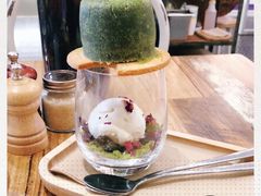 抹茶熔岩蛋糕配香草冰激凌-FLOVIE FLORIST CAFE