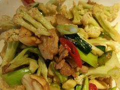 -阿瓦山寨·湘菜现炒·剁椒鱼头王(咸阳总店)