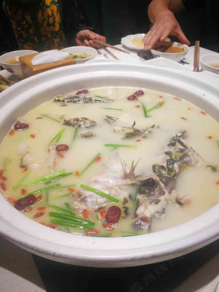 小渔棠鱼火锅-"晚上办完事,和朋友约吃饭,但是不知道去哪.