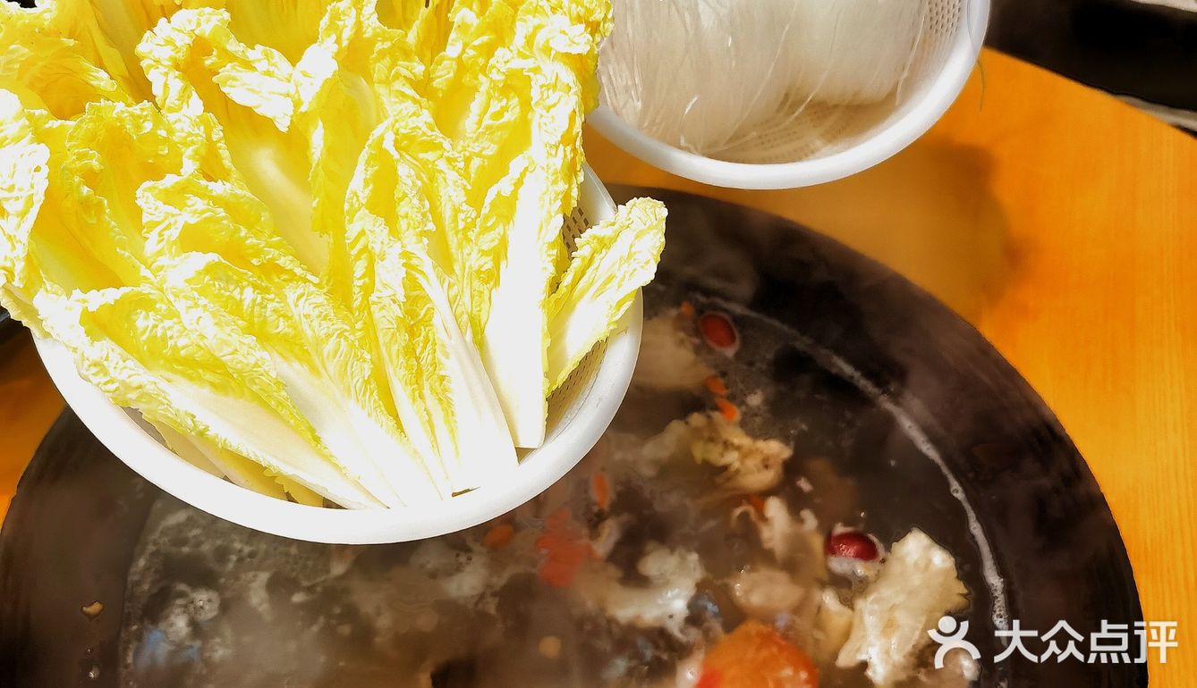 这家洞氮胡记羊肉馆是福州首家做烫皮羊肉汤锅的
