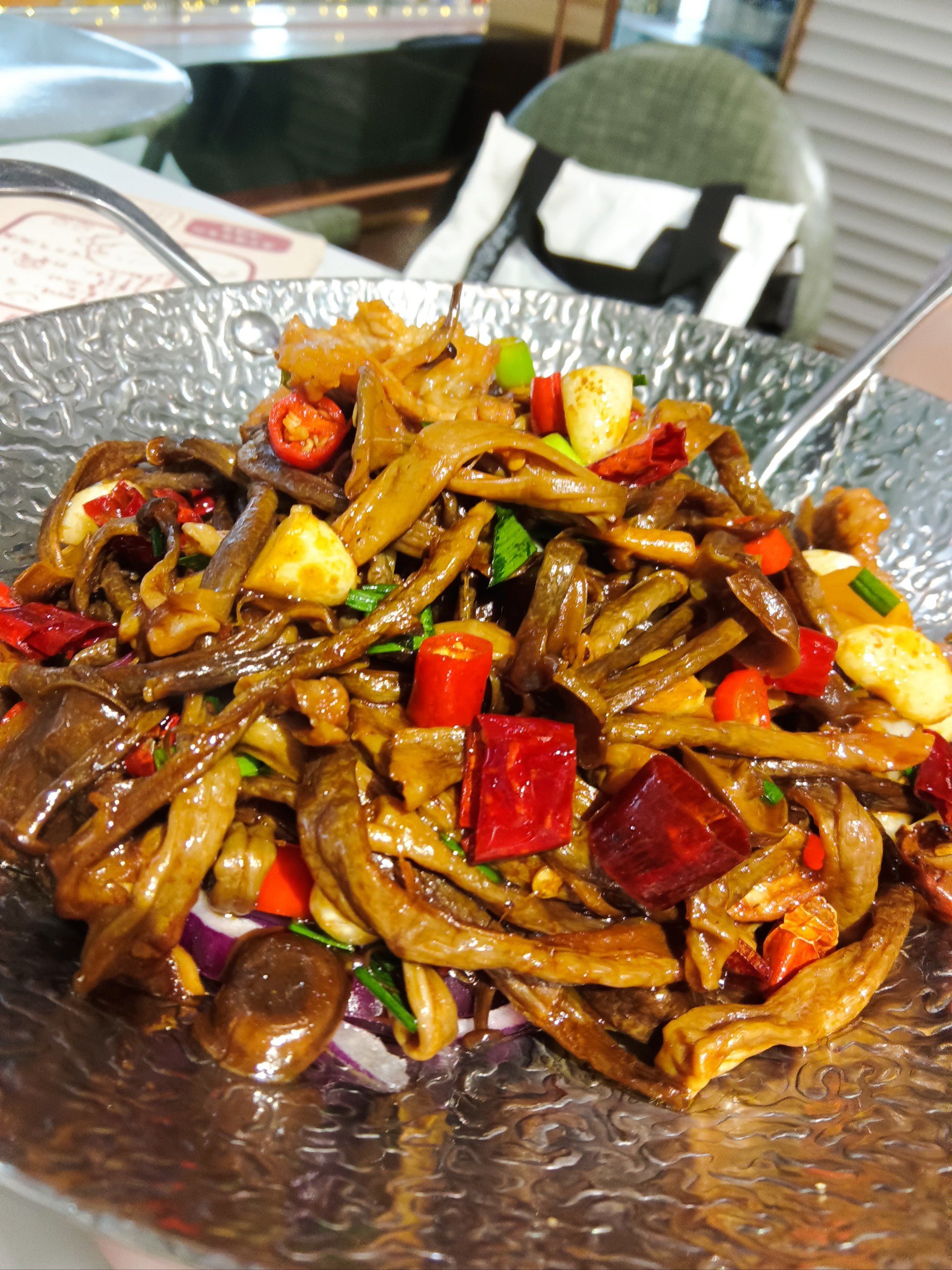 0元玩转这座城 今天试了新品,干锅菌菇锅,不错好吃