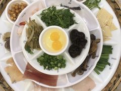 -花馬肆.云南过桥米线(汉神购物广场现场熬汤店)