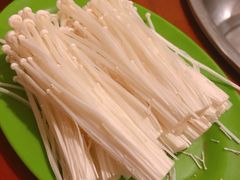 金针菇-洞庭洲·防空洞火锅·烧烤·铜锅涮肉(新百广场店)