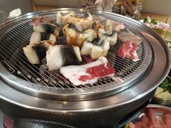 -围炉肉舍•炭烤活鳗•丹东海鲜烤肉(步行街店)