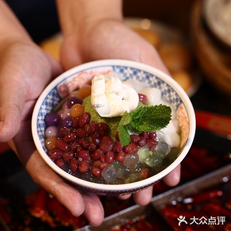 重庆｜解放碑的良心非遗老火锅，锅底好绝