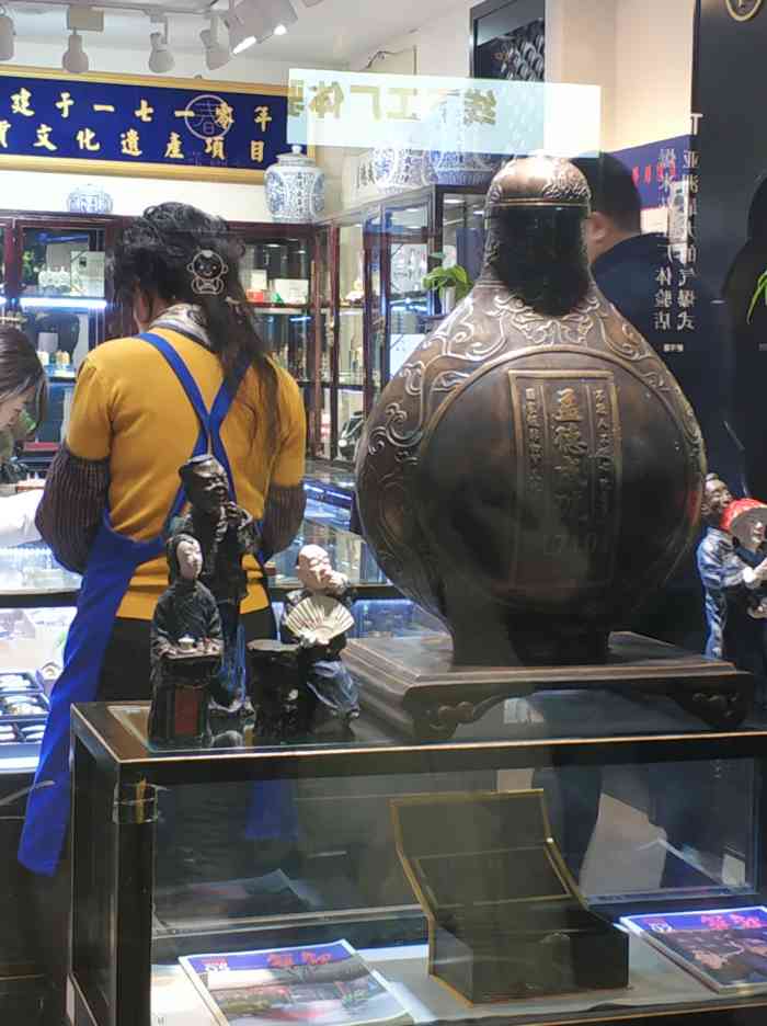 孟德成鼻烟-"态度挺好的店,介绍他家是独一无二的,鼻烟.