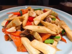 拍红椒炒茭白-湘与香缘·湖南菜(王府井北京市百货大楼店)