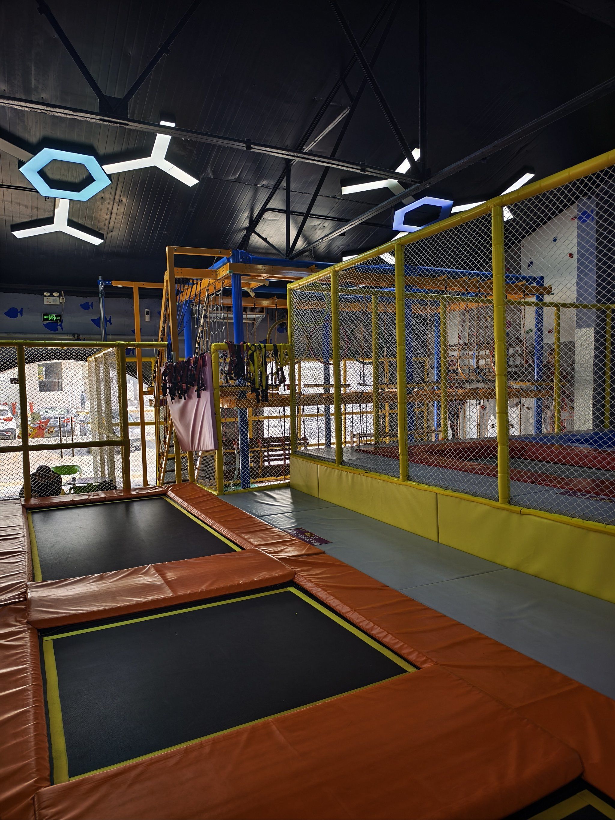 家庭欢乐颂 蹦床天地