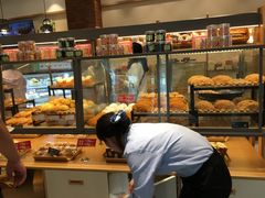 面包甜点陈列柜-面包新语(上地华联店)