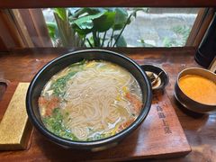 -银米·云南传统过桥米线(双廊黑金冠店)