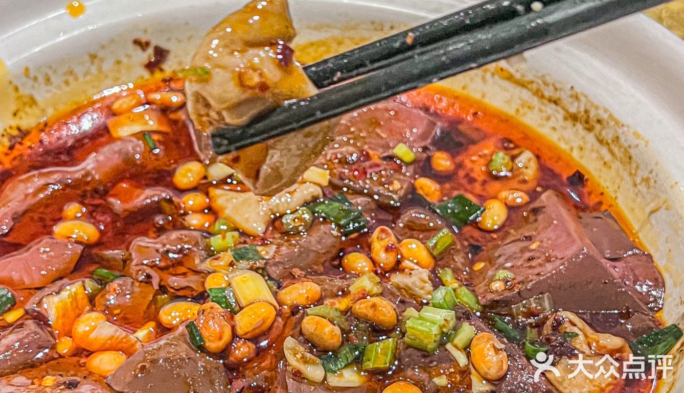 炸八块，这都是招牌 包括吃饭之前会有开胃小菜