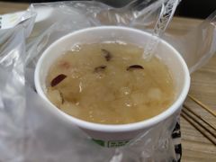 银耳雪梨汤-煎饼道·新鲜现做(来福士店)