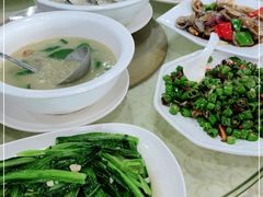 -鹏城人家海鲜酒家·23年老字号(较场尾店)