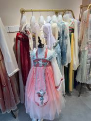 -一揽芳华汉服旗袍体验馆(拙政园店)