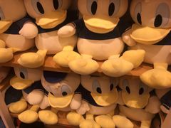 -名创优品(北京新中关购物中心地铁层店)